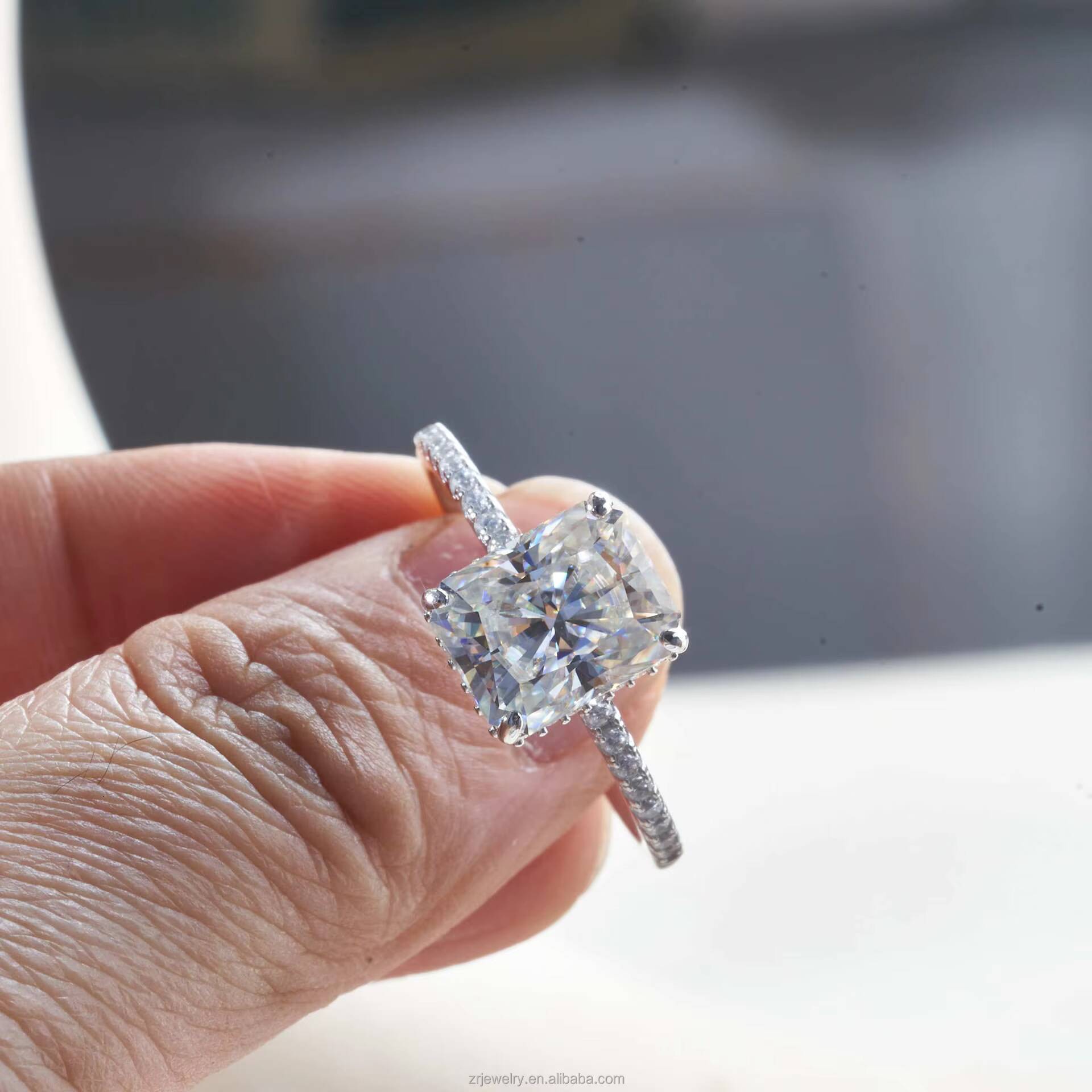 8*10mm Hot Selling 925 Sterling Silver Moissanite Engagement Wedding Ring Premium Quality 4CT Emerald Moissanite Ring