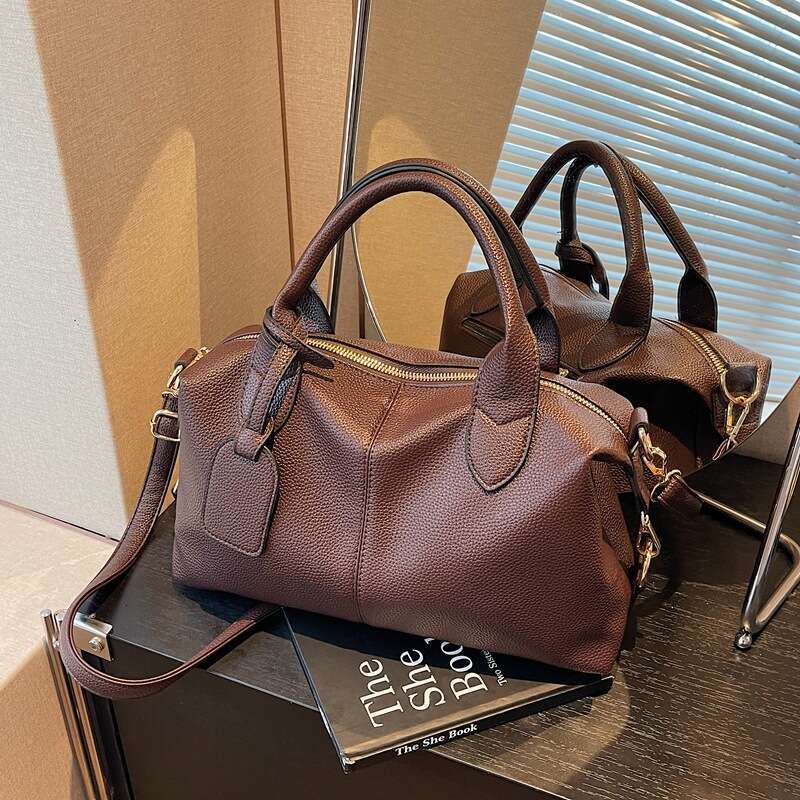 2025 Spring and Autumn Fashion Matte Boston Handheld Commuter Tote for Women, Cross-border Retro Large Capacity Bag