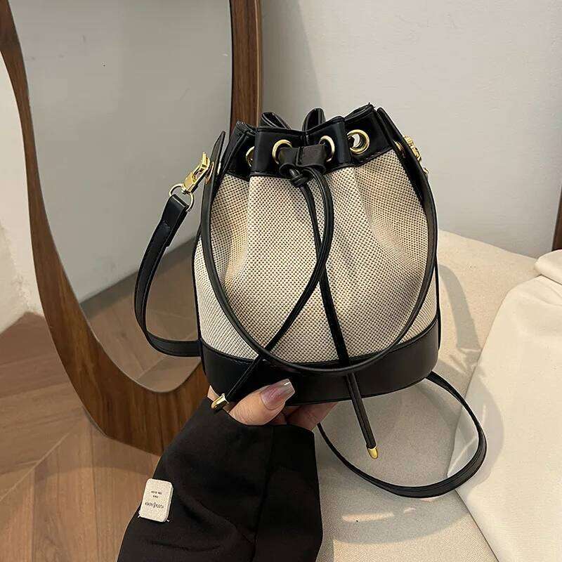 Fashion Women's Crossbody - Square, Woven Straw Bucket Bags, Trendy & Versatile bag