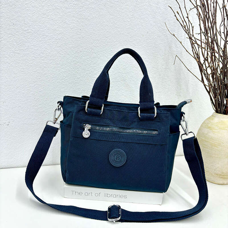 New Large Capacity Commuter Handbag Korean Fashion Versatile Nylon Shoulder Tote Bag for Travel and Commuting