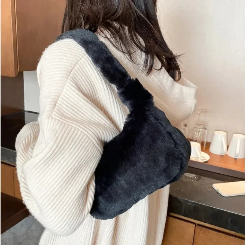 Plush Shoulder Bags for Women er Soft Winter Ladies Clutch Purse Handbag Cute Fashion Female Party Underarm Bag 250717