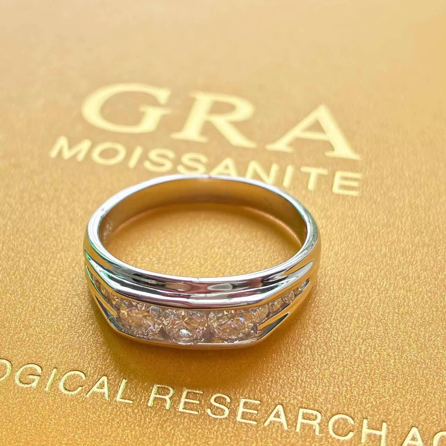 High Quality Bands 1.3 Carats Iced Moissanite Stone Wholesale Popular Rapper 925 Silver Moissanite Ring for Woman and Men