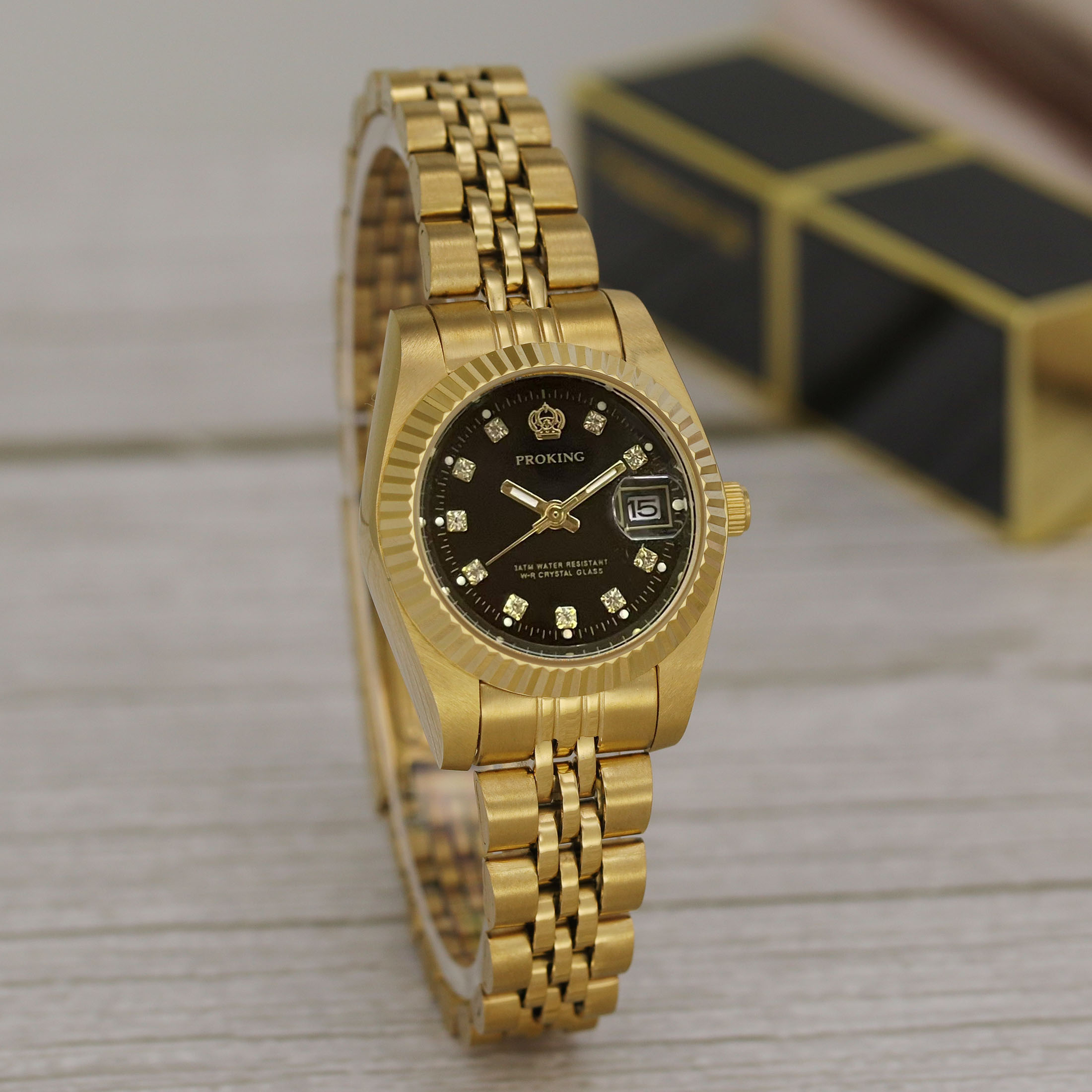 LETH LUXURES LESSURES MONTRE Suisse avec des diamants - Accessoire de mode à cadran noir durable