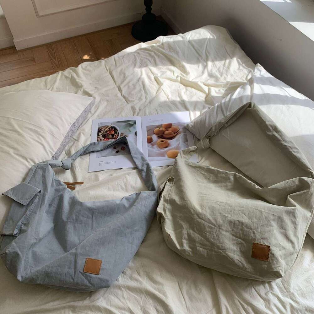 Crossbody Nylon Single Shoulder Commuting Dumpling Lightweight Casual Niche Bag for Women