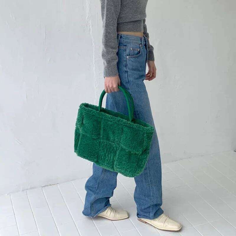 Faux Fur Woven Large Tote Designer Women Handbags Lambswool Lady Hand Bags Warm Plush Big Female Purses