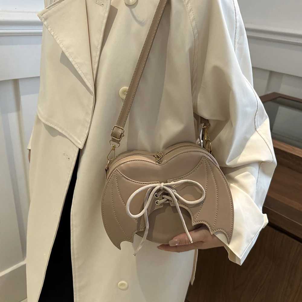 New trendy and personalized wing shoulder bag versatile ins crossbody shaped bag Y250719