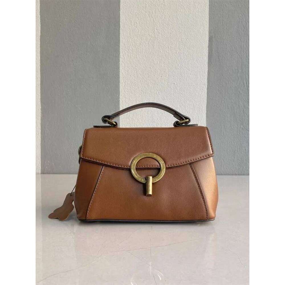 Luxury designer ladies leather fashion office one-shoulder buckle flip retro leisure strap portable crossbody bag