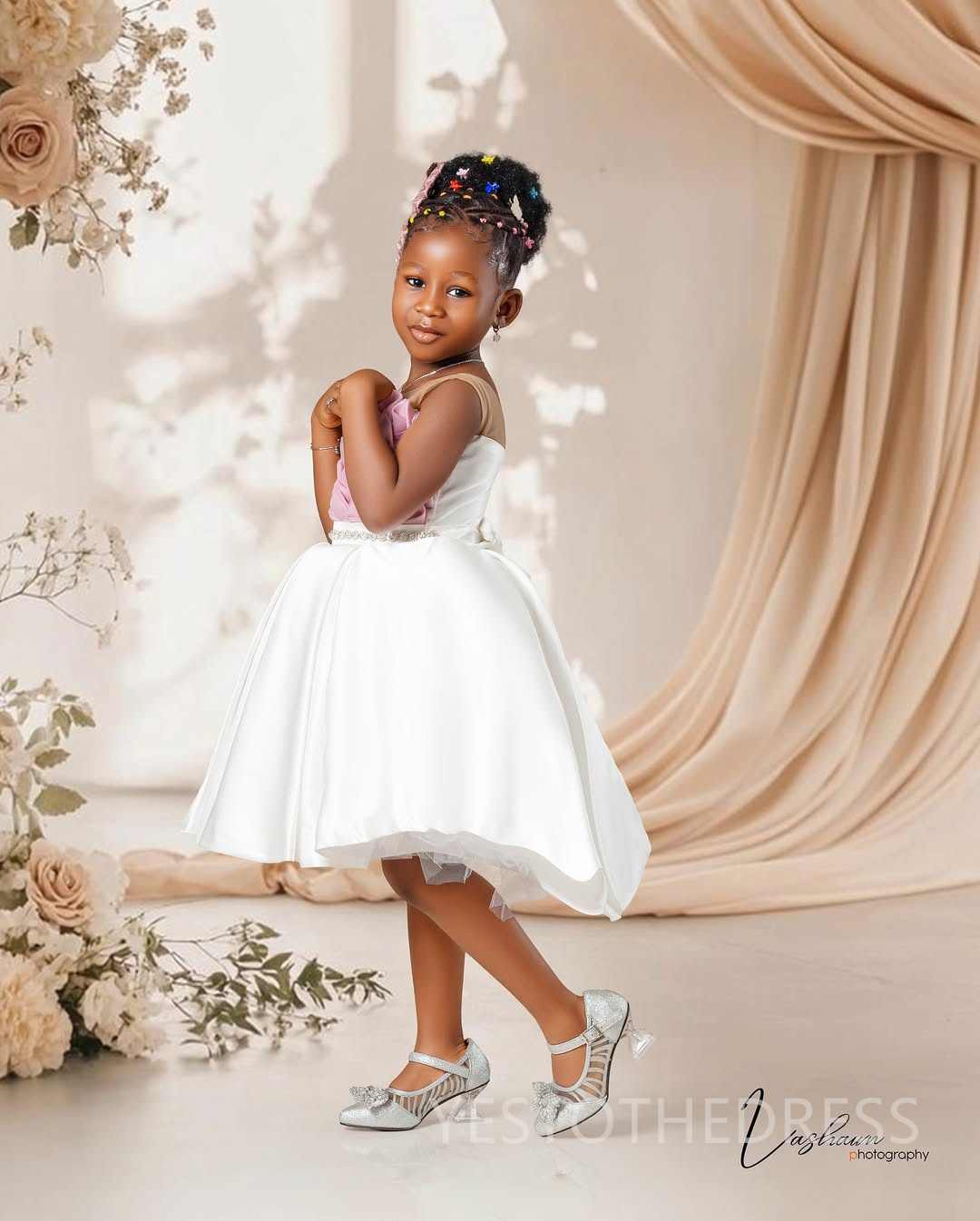 2025 Pink Flower Girl Dresses Children Birthday Dress Illusion Spaghetti Straps Flora Applique Beaded Lace Tiered Tulle Princess Queen Ball Gown For M