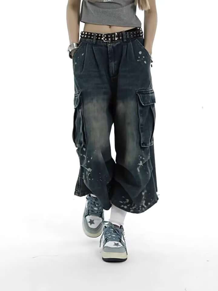 Large Straight American Style Multi-Pocket Cargo Denim Shorts for Men and Women with Pleated Design, Loose Fit, Draped Effect, Seven-Quarter Length