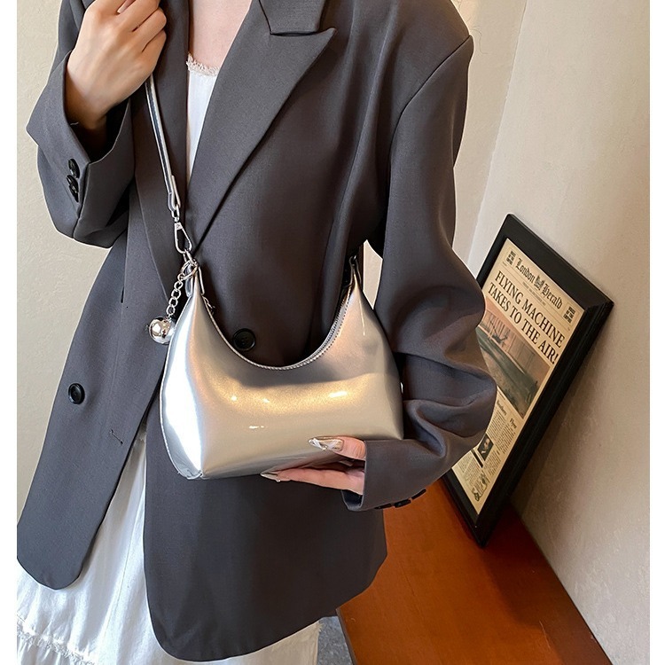 2025 Summer New Women's Crossbody Bag Fashion Summer New Fashion Handbag Fashion Personalized Commuter Women's Shoulder Bag New women's