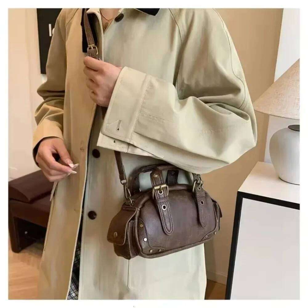 Women's Bags Designer Vintage Leather Shoulder Coffee Rivet Crossbody Bag Large Capacity Women Handbag
