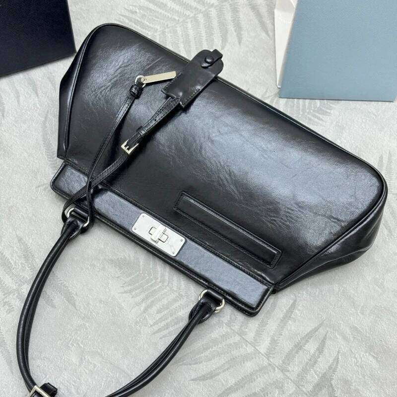 Women Designer Genuine Leather Shoulder Bucket Bag Famous Brand Large Capacity Tote Bags Fashion Commuting Style Handbag