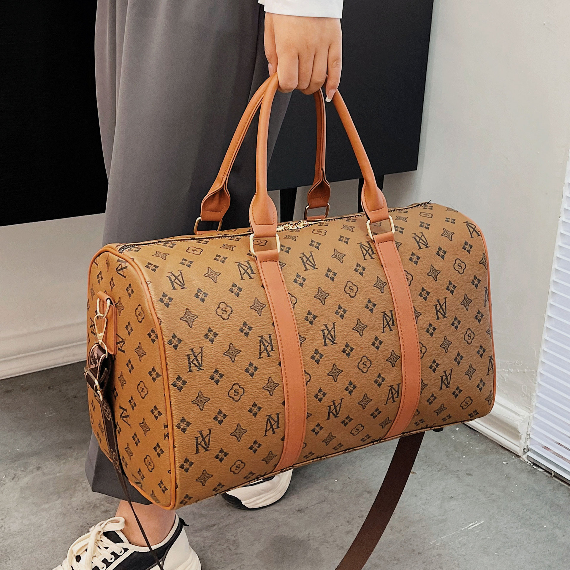 2025 Free Shipping Designer Women's Large Capacity Crossbody Travel Bag Lightweight Weekender Tote with Organizer, Handheld Sports Gym Purse