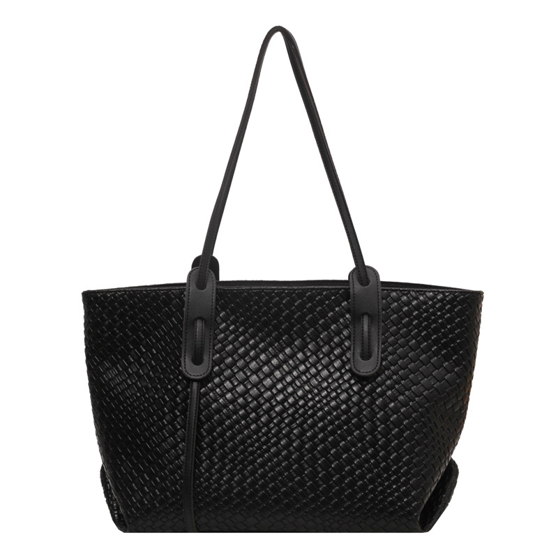 High-end large capacity woven underarm tote bag for women new retro hand-held shoulder bag for commuting in 2025