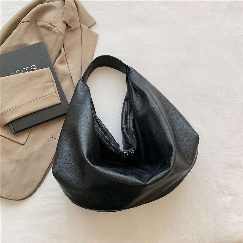 Women's Niche Large Capacity Vintage Versatile Fashion Autumn Winter New Single Shoulder Underarm Tote Bag