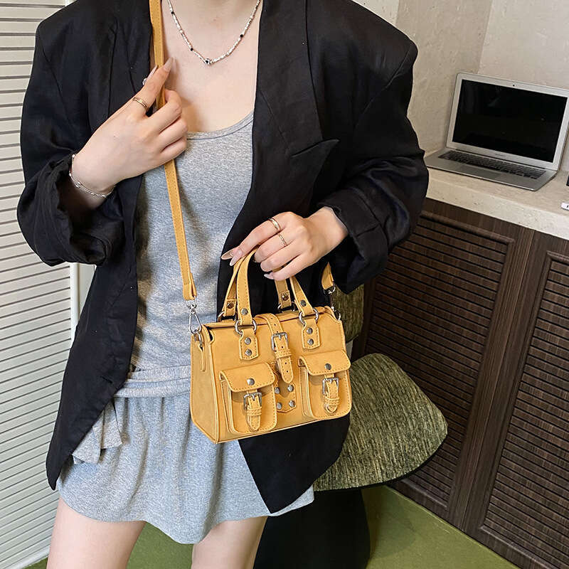 High-end Handbag Internet Celebrity Fashion Commuter Shoulder Crossbody Niche Bright Motorcycle Bag