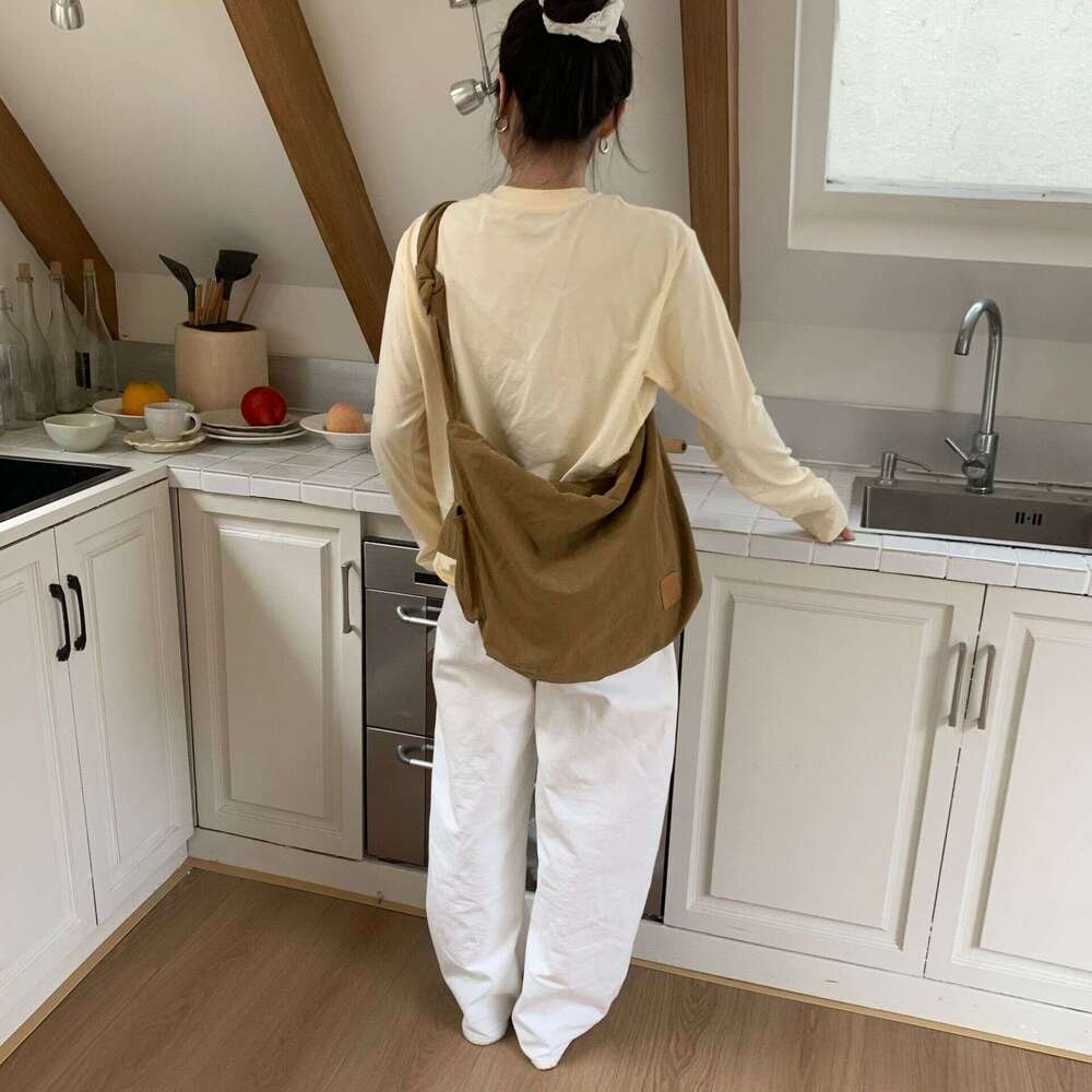 Crossbody Nylon Single Shoulder Commuting Dumpling Lightweight Casual Niche Bag for Women