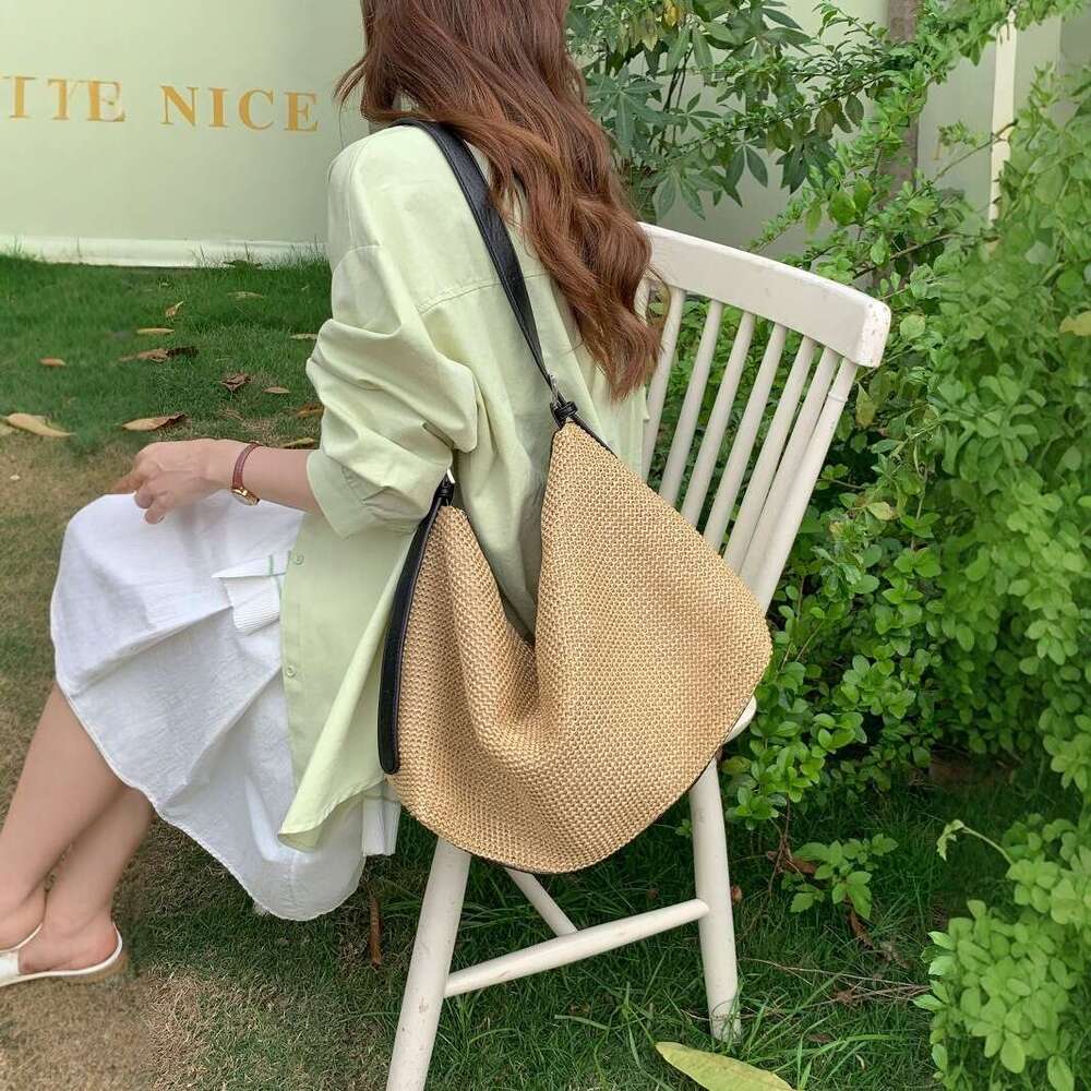 2025 New Korean Woven Straw Shoulder Street Vacation Style Women's Bag
