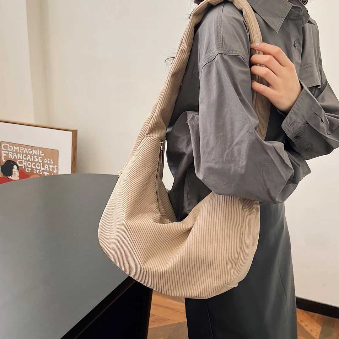 Corduroy drawstring cloud bag womens large capacity dumpling bag 2024 new simple casual armpit bag handbag shoulder crossbody Y250719