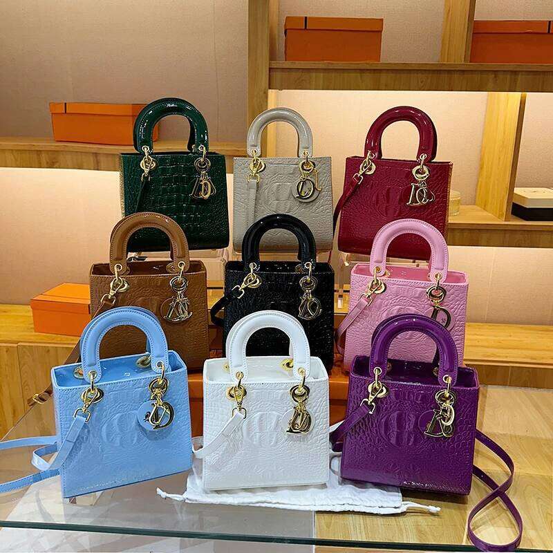 High-End Tote Messenger Bag Large Capacity Best For Superstar Show Elegant Leather Vintage Design