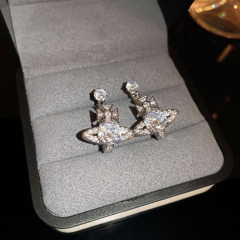 Ins Hot Luxury jewelry designer earrings For Women silver needle studded diamond oval cross earrings, high-end earrings, exquisite fashion, cool style