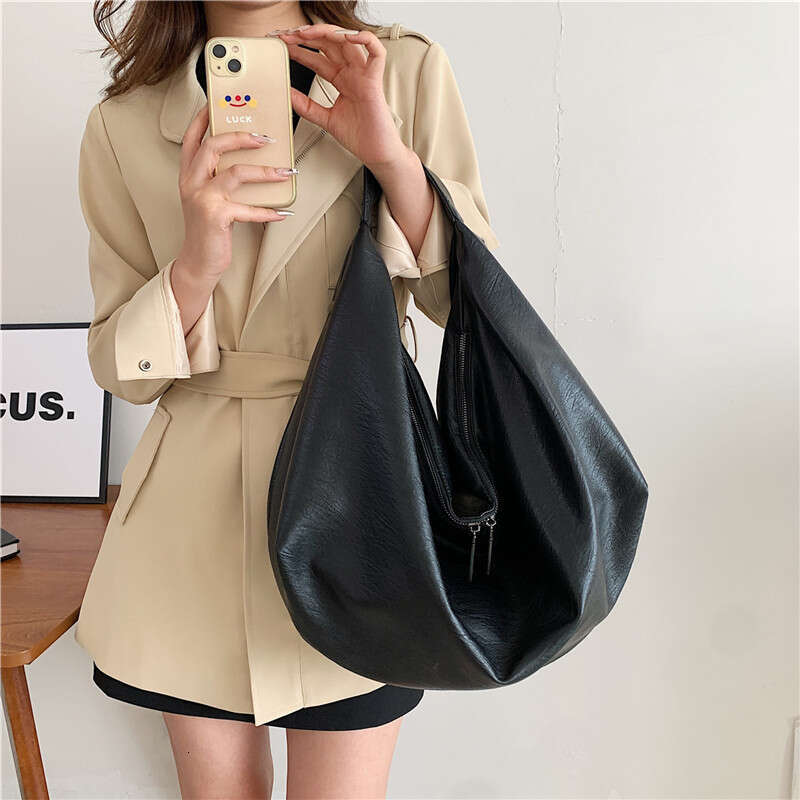 Women's Niche Large Capacity Vintage Versatile Fashion Autumn Winter New Single Shoulder Underarm Tote Bag