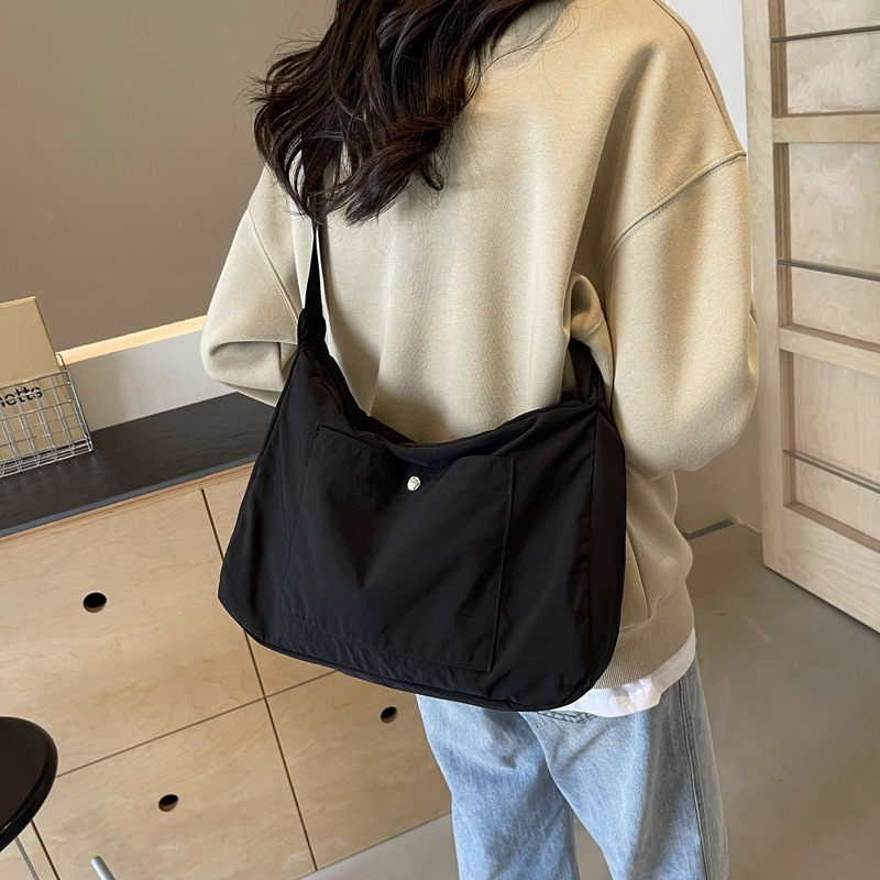 2025 Designer Leisure Multi functional Commuter Shoulder Bag Spring/Summer New Multi functional Simple Solid Color Large Capacity Crossbody Bag