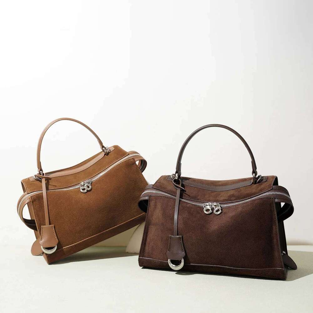 2025 Split Leather Crossbody Bag Women on Trend Matte Finish Shoulder Pack Versatile Commuting Tote Sophisticated Everyday Carry