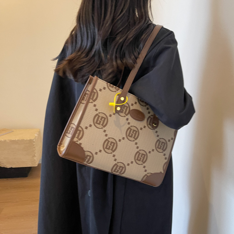 Luxury Brand Designer Bag Autumn Winter New Women's Bag Tote Bag Large Capacity Fashion Versatile Letter Shoulder Bag Handbag High-End Commuting