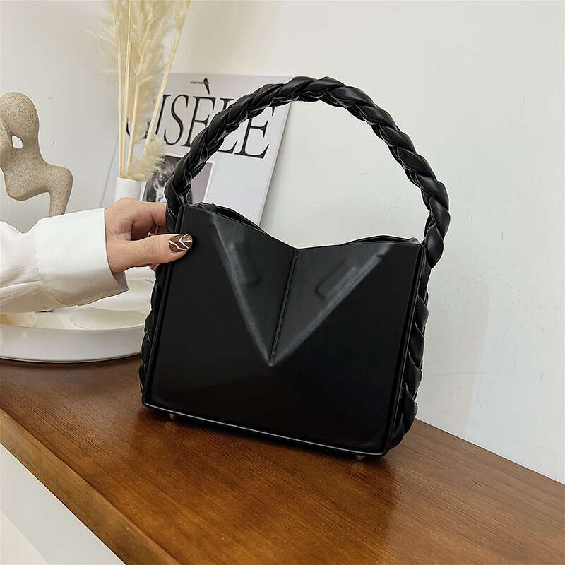 Niche Handbags for Women 2024 Autumn New Korean Fashion Crossbody Women's Unique Twist Handbag Shoulder Bag Trendy