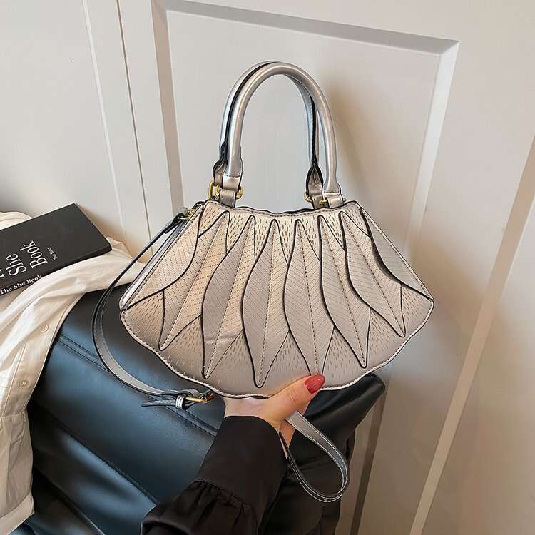 2025 Summer New High-Quality Textured Patchwork Shell Handbag Stylish Versatile Shoulder Crossbody Bag