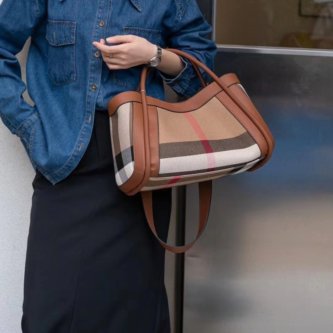 Retro Checkered Shoulder Bag: Large Capacity Canvas Leather Tote for Autumn & Winter Fashion dh4300051