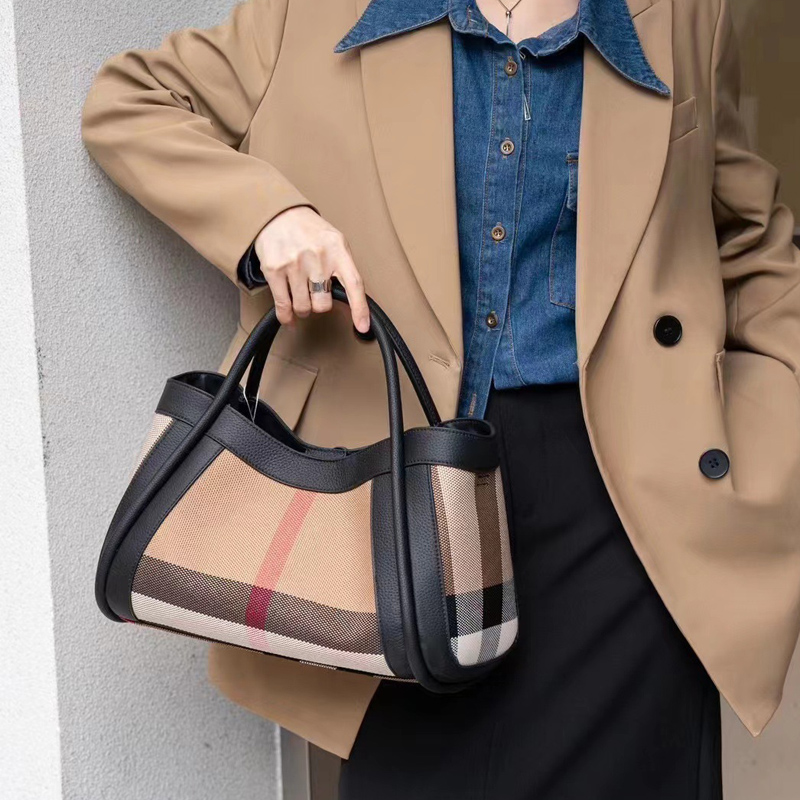2025 New Retro Checkered Women's Designer Handbag Large Capacity Canvas Genuine Leather Bag For Autumn Winter Fashion Mommy Tote Bag