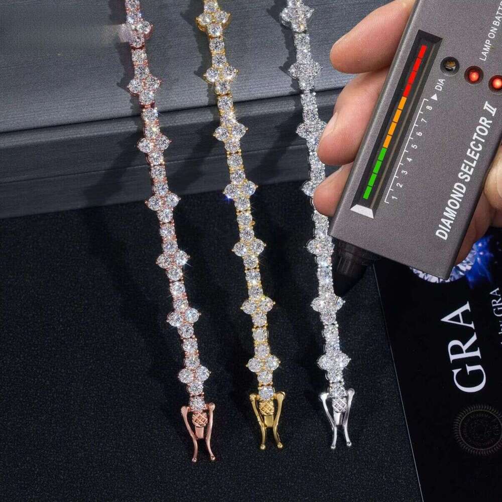 Stylish New Arrival Fashion Femme Design Sier VVS Moissanite Dia Iced Out Four Leaf Clover Cross Tennis Chain Bracelet