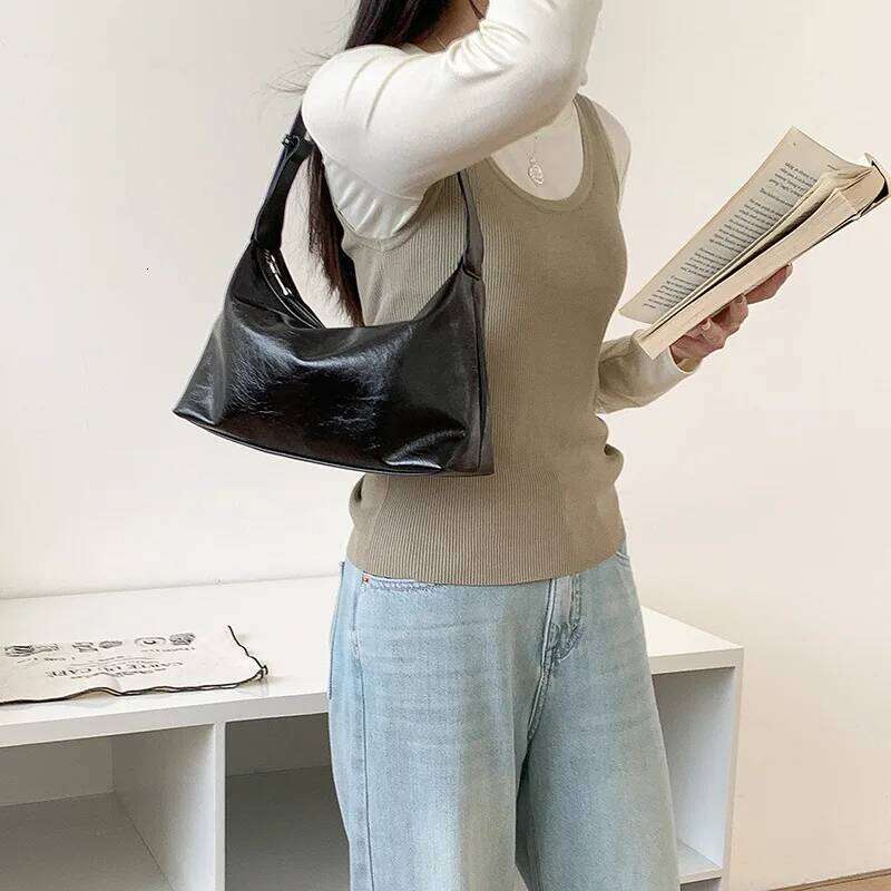 Designer Bag Luxury Bag Compact Ladies' Crossbody Satchel Featuring a Functional Zipped Pocket for On-the-go Essentials