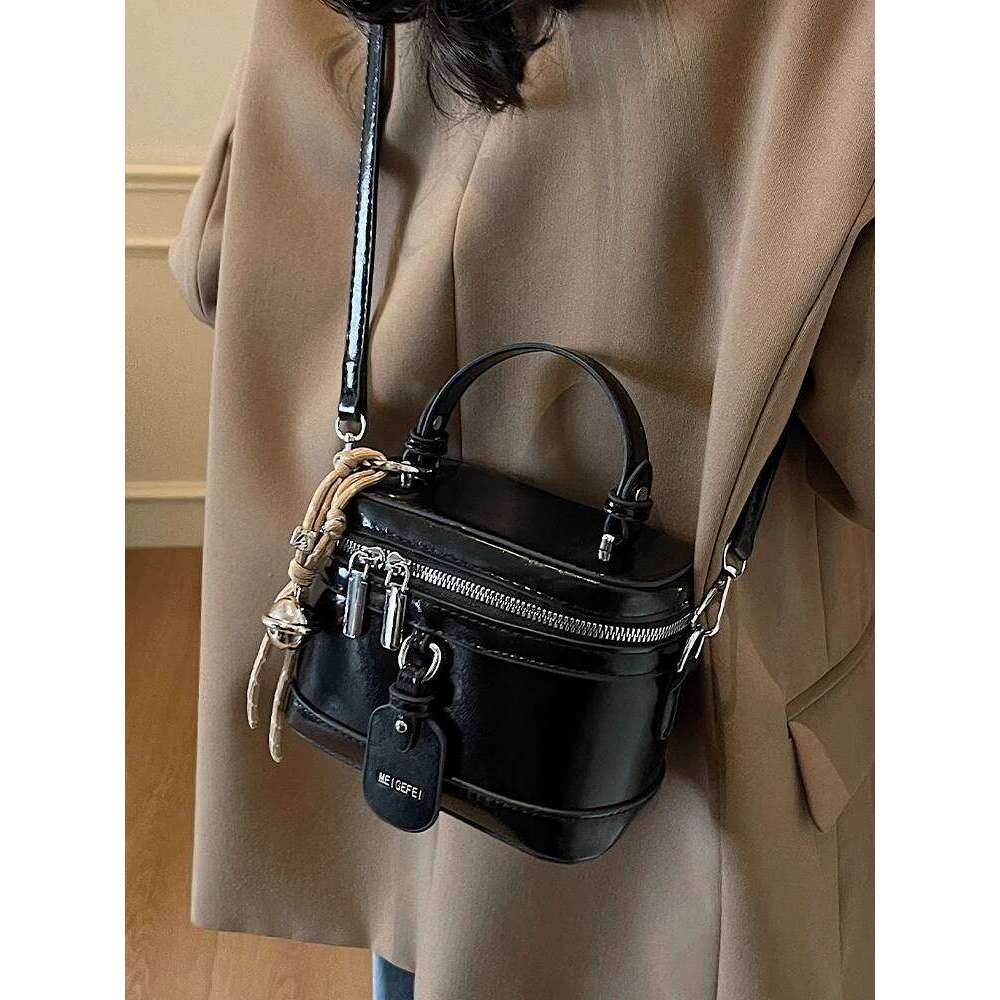 Women's Bags Designer Sier Buet Handbag Women's Faion Trend High-End Sensation Handheld Small Oulder Crossbody Bag Ular New