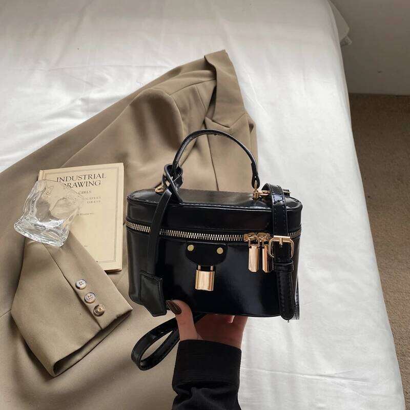 Fashionable Women's Messenger Bag Leather Crossbody Shoulder Handbag Designer Elegant Tote Purse