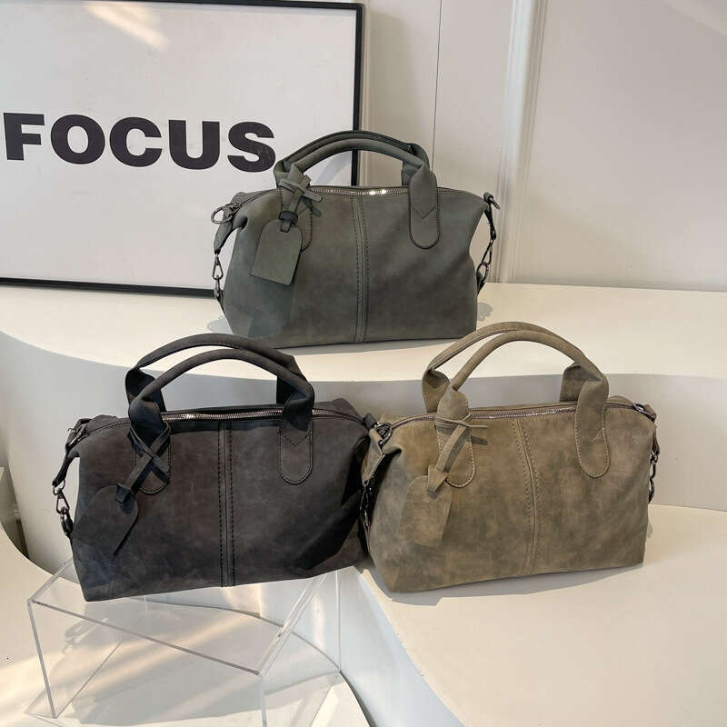 2025 Spring and Autumn Fashion Matte Boston Handheld Commuter Tote for Women, Cross-border Retro Large Capacity Bag