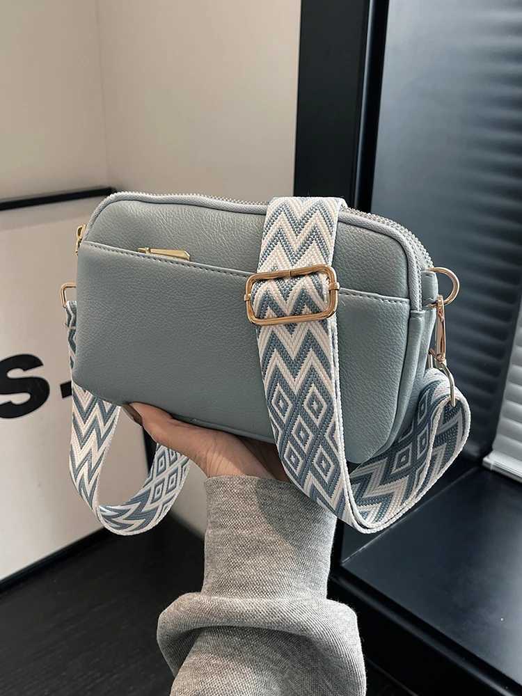 Chic Vegan Crossbody Bag - Minimalist Fashion-Forward PU Shoulder Bag for Women - Compact Spacious Phone-Friendly Y250719