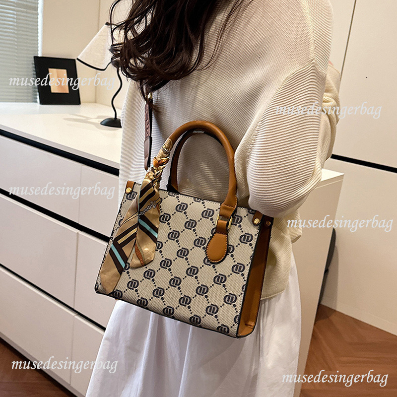 Luxury Brand Designer Bag High-End Printed Handbag For Women 2025 New Fashion Casual Shoulder Bag Versatile Crossbody Bag Commuter Tote Bag Trendy Pur