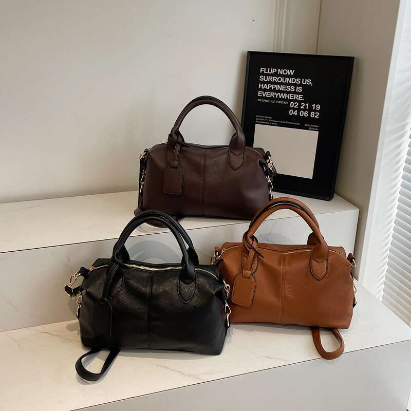 2025 Spring and Autumn Fashion Matte Boston Handheld Commuter Tote for Women, Cross-border Retro Large Capacity Bag