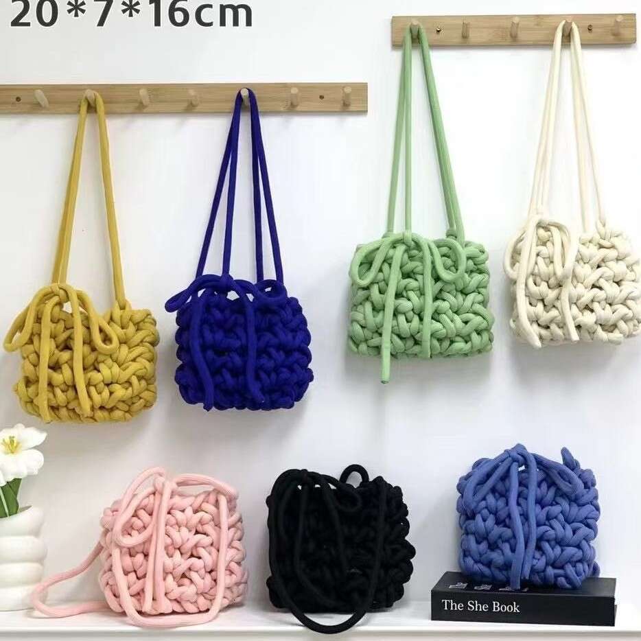 DIY Handmade Knitted with Thick Yarn, Customizable for Group Activities, Bowknot Shoulder Bag