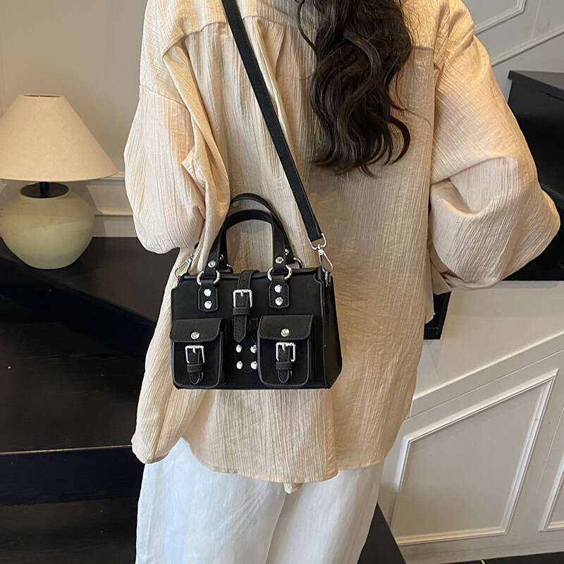 High-end Handbag Internet Celebrity Fashion Commuter Shoulder Crossbody Niche Bright Motorcycle Bag