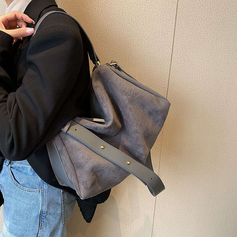 Niche Design Underarm for Women, Autumn Winter 2022 New Trendy Shopping Commuter Bag, Matte Large Capacity Shoulder Bag