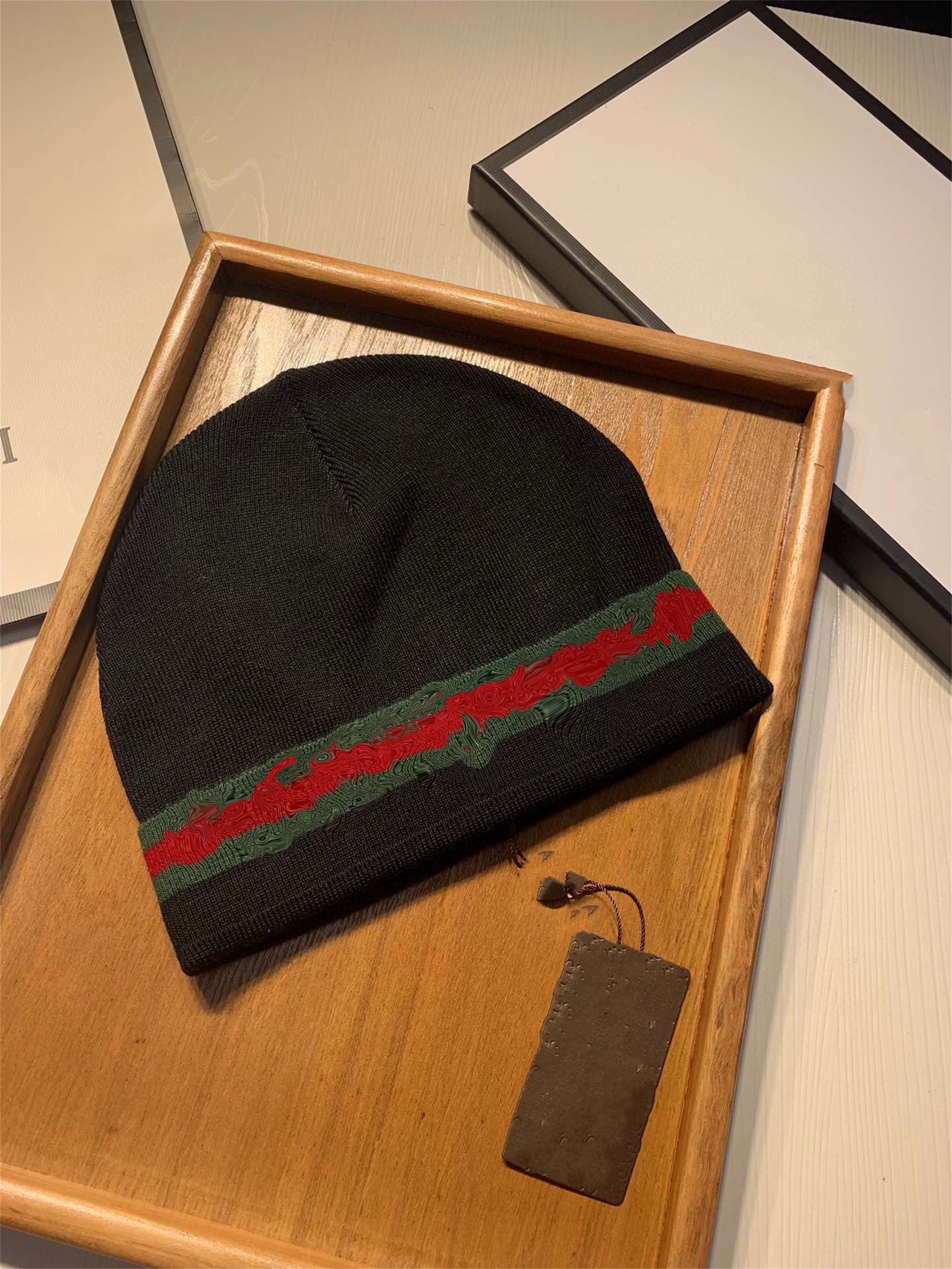 Classic Designer Autumn Winter Hot Style Beanie Hats Men and Women Fashion Universal Knitted Cap Autumn Wool Outdoor Warm Skull Caps 026
