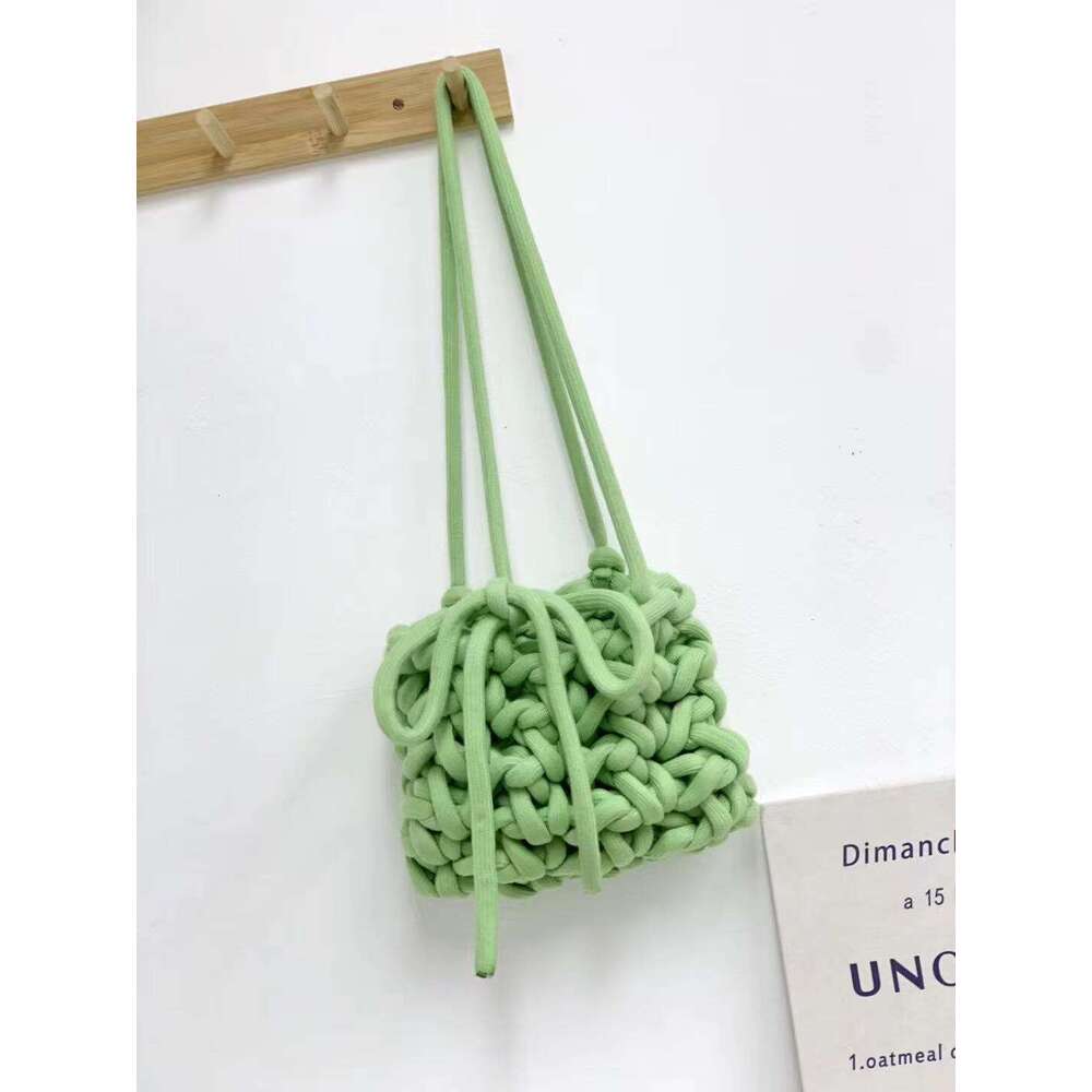 DIY Handmade Knitted with Thick Yarn, Customizable for Group Activities, Bowknot Shoulder Bag