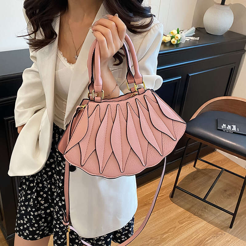 Ins Trendy Design Fan 2025 New Summer Versatile Shoulder Fashion Crossbody Women's Bag