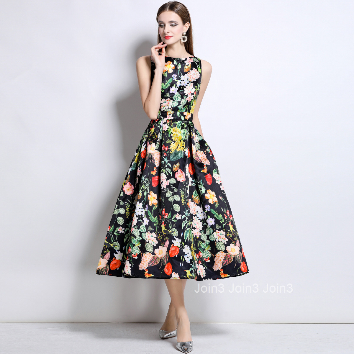 6507 Sleeveless High Waist Dress with Three-Dimensional Tailoring and Waist-Cinching Design