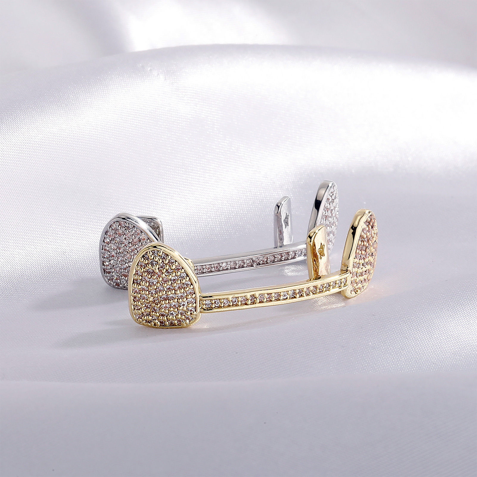 Luxury Hip Hop Cosplay Decor Iced Out VVS Moissanite Grillz Gold Plated with Diamonds High Quality Tooth Jewelry