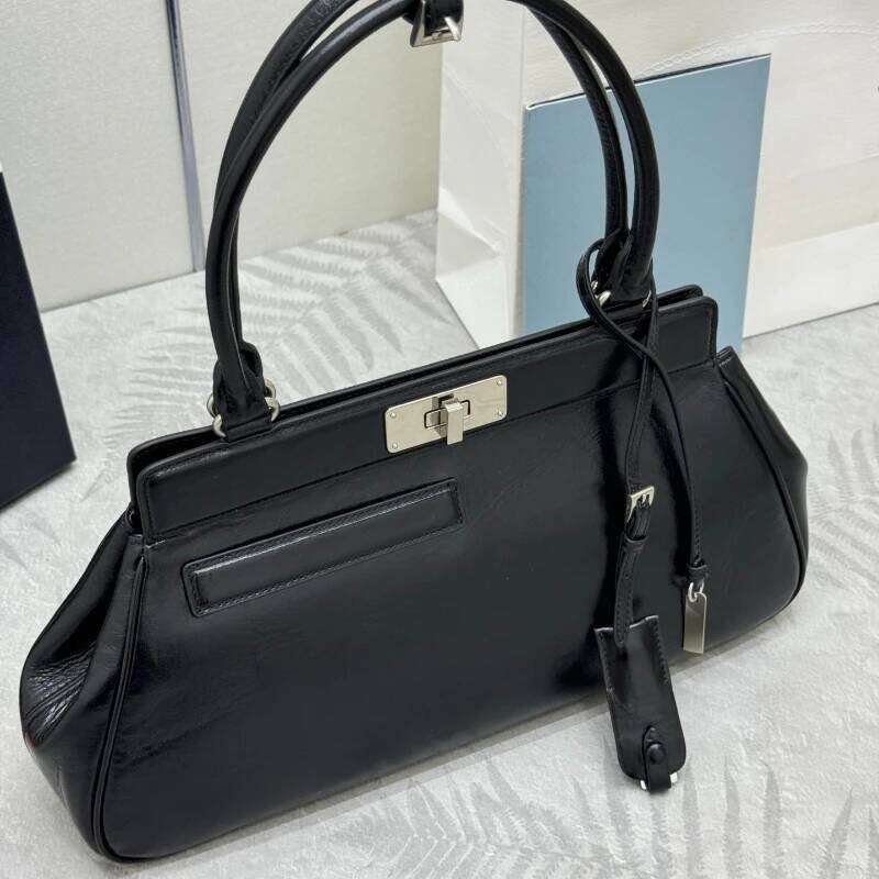 Women Designer Genuine Leather Shoulder Bucket Bag Famous Brand Large Capacity Tote Bags Fashion Commuting Style Handbag